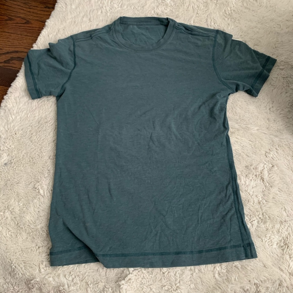 Lululemon men’s short sleeve workout shirt
